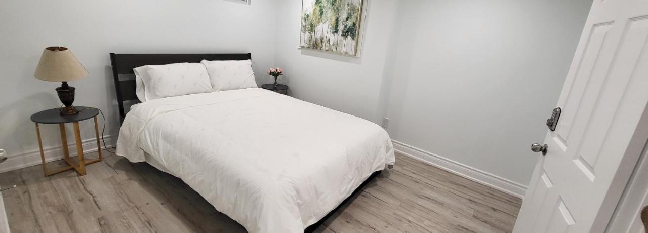 Queen Bedroom With Private Washroom Near 401, 404, Dvp, Markham, North York, Free Parking トロント エクステリア 写真