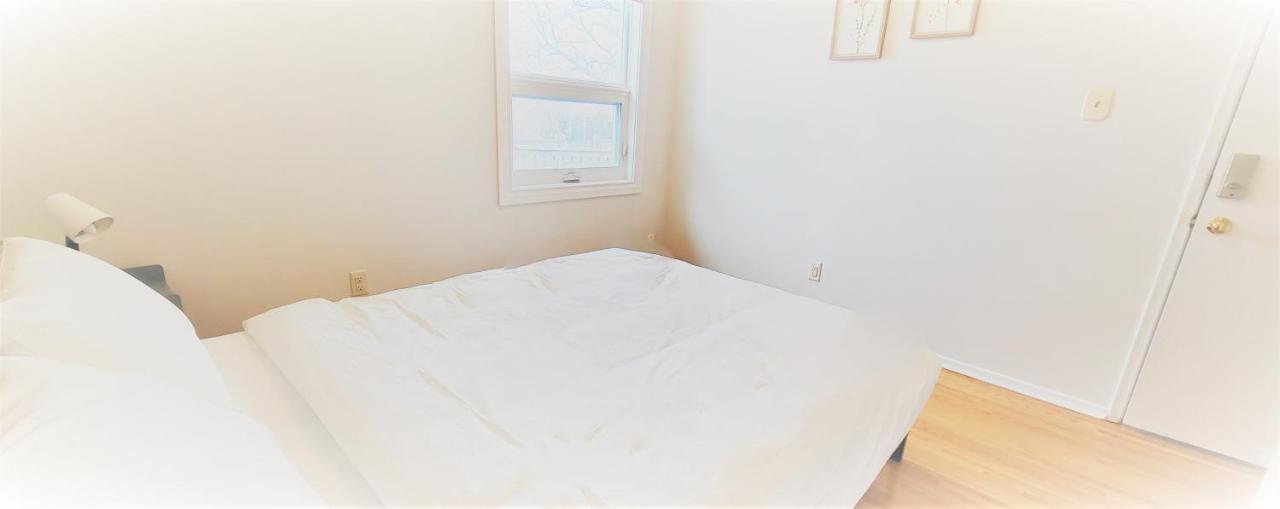 Queen Bedroom With Private Washroom Near 401, 404, Dvp, Markham, North York, Free Parking トロント エクステリア 写真